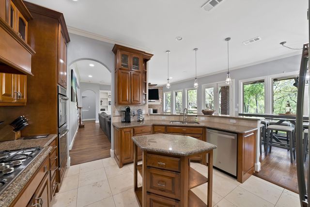 621 Diamond Point Drive, Oak Point, TX 75068