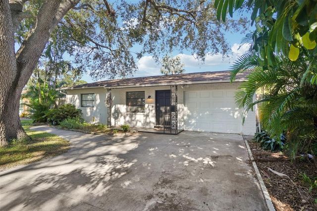 162 SE LINCOLN CIRCLE N, St Petersburg, FL 33703