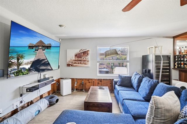 162 SE LINCOLN CIRCLE N, St Petersburg, FL 33703