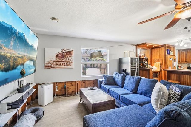 162 SE LINCOLN CIRCLE N, St Petersburg, FL 33703