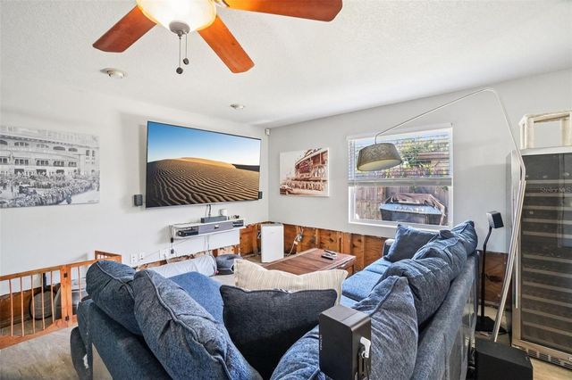 162 SE LINCOLN CIRCLE N, St Petersburg, FL 33703