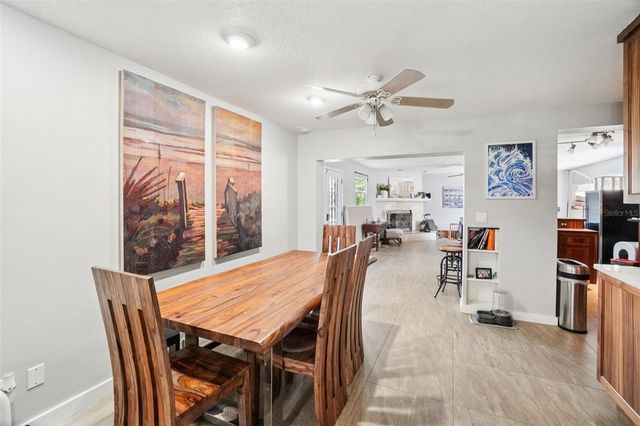 162 SE LINCOLN CIRCLE N, St Petersburg, FL 33703