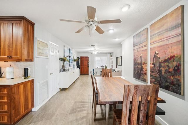 162 SE LINCOLN CIRCLE N, St Petersburg, FL 33703