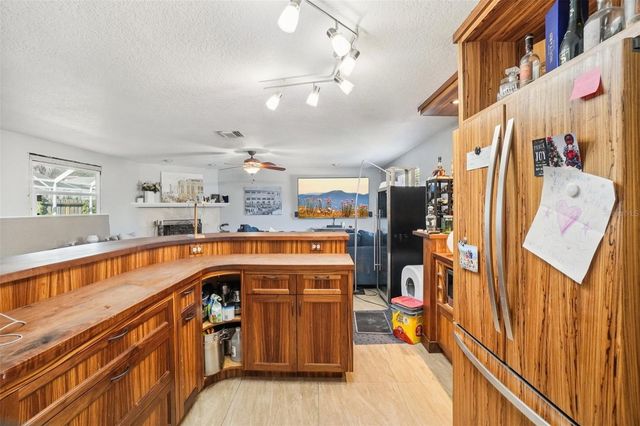 162 SE LINCOLN CIRCLE N, St Petersburg, FL 33703