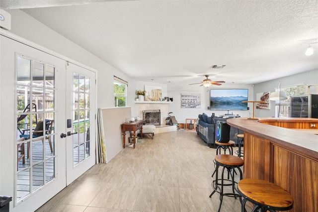 162 SE LINCOLN CIRCLE N, St Petersburg, FL 33703