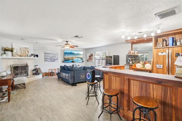 162 SE LINCOLN CIRCLE N, St Petersburg, FL 33703