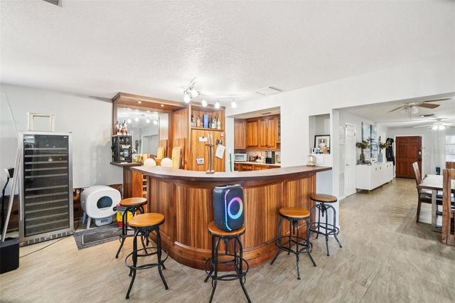 162 SE LINCOLN CIRCLE N, St Petersburg, FL 33703