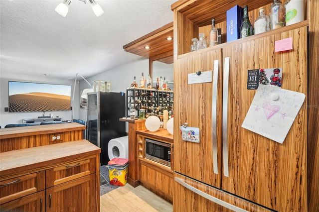 162 SE LINCOLN CIRCLE N, St Petersburg, FL 33703