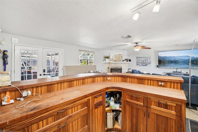 162 SE LINCOLN CIRCLE N, St Petersburg, FL 33703