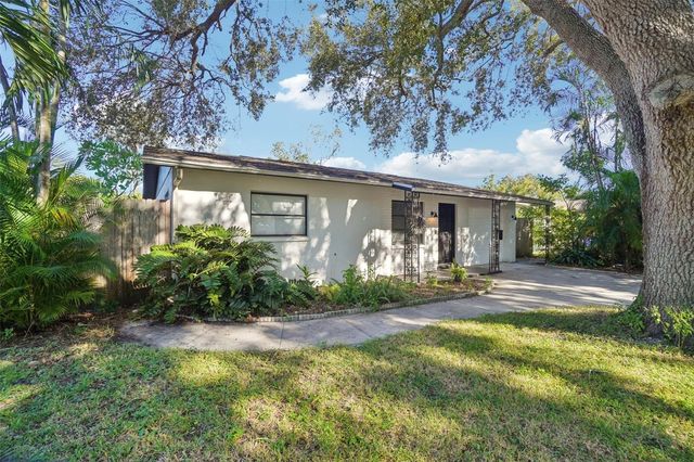 162 SE LINCOLN CIRCLE N, St Petersburg, FL 33703