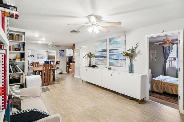 162 SE LINCOLN CIRCLE N, St Petersburg, FL 33703