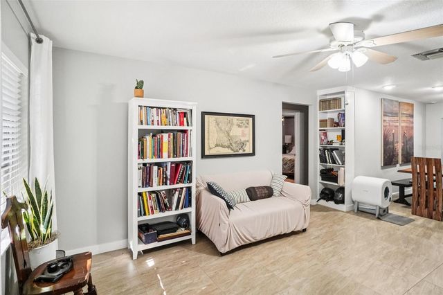 162 SE LINCOLN CIRCLE N, St Petersburg, FL 33703