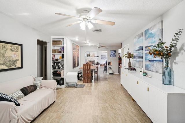 162 SE LINCOLN CIRCLE N, St Petersburg, FL 33703