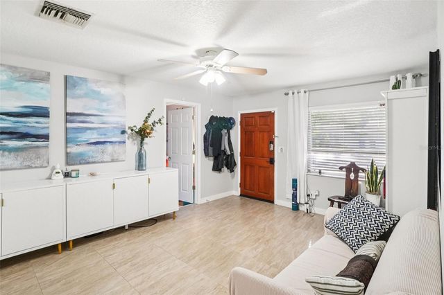 162 SE LINCOLN CIRCLE N, St Petersburg, FL 33703