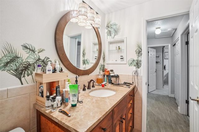 162 SE LINCOLN CIRCLE N, St Petersburg, FL 33703