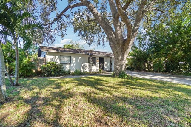 162 SE LINCOLN CIRCLE N, St Petersburg, FL 33703