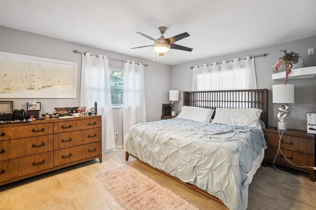 162 SE LINCOLN CIRCLE N, St Petersburg, FL 33703