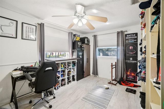 162 SE LINCOLN CIRCLE N, St Petersburg, FL 33703