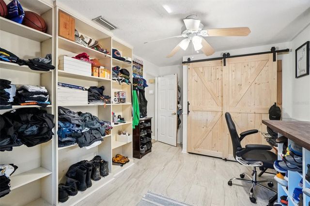 162 SE LINCOLN CIRCLE N, St Petersburg, FL 33703