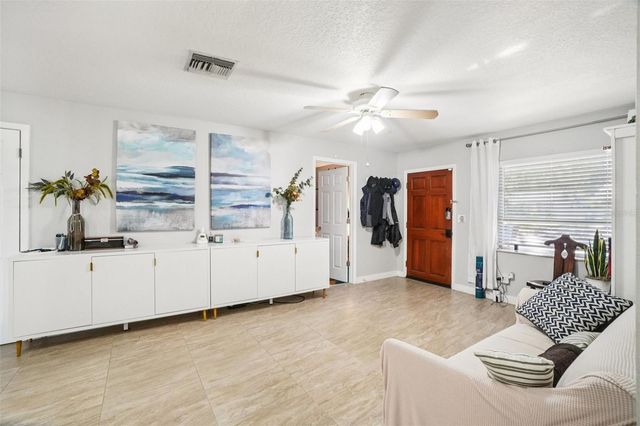 162 SE LINCOLN CIRCLE N, St Petersburg, FL 33703