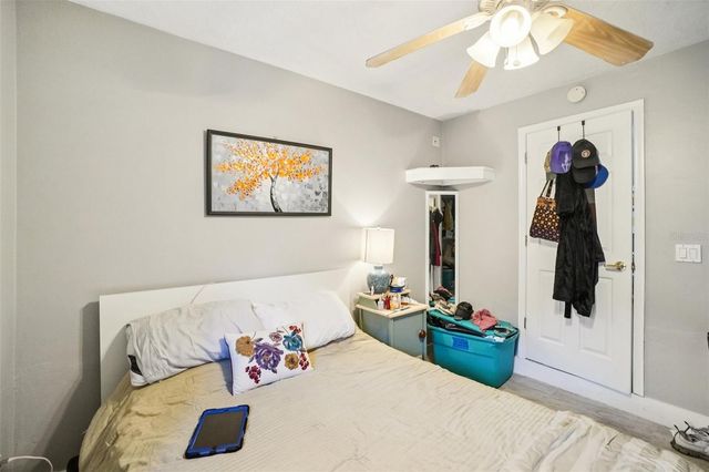 162 SE LINCOLN CIRCLE N, St Petersburg, FL 33703