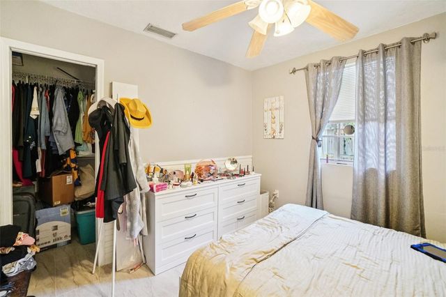 162 SE LINCOLN CIRCLE N, St Petersburg, FL 33703