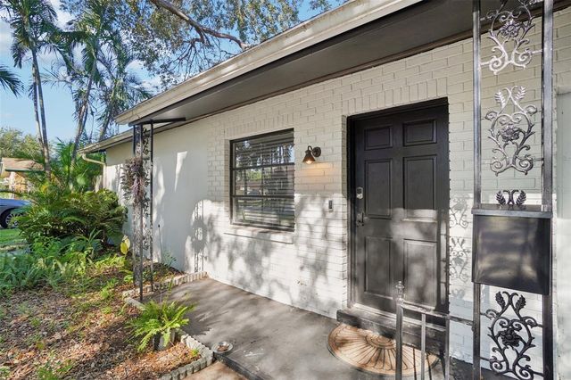 162 SE LINCOLN CIRCLE N, St Petersburg, FL 33703