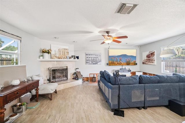 162 SE LINCOLN CIRCLE N, St Petersburg, FL 33703