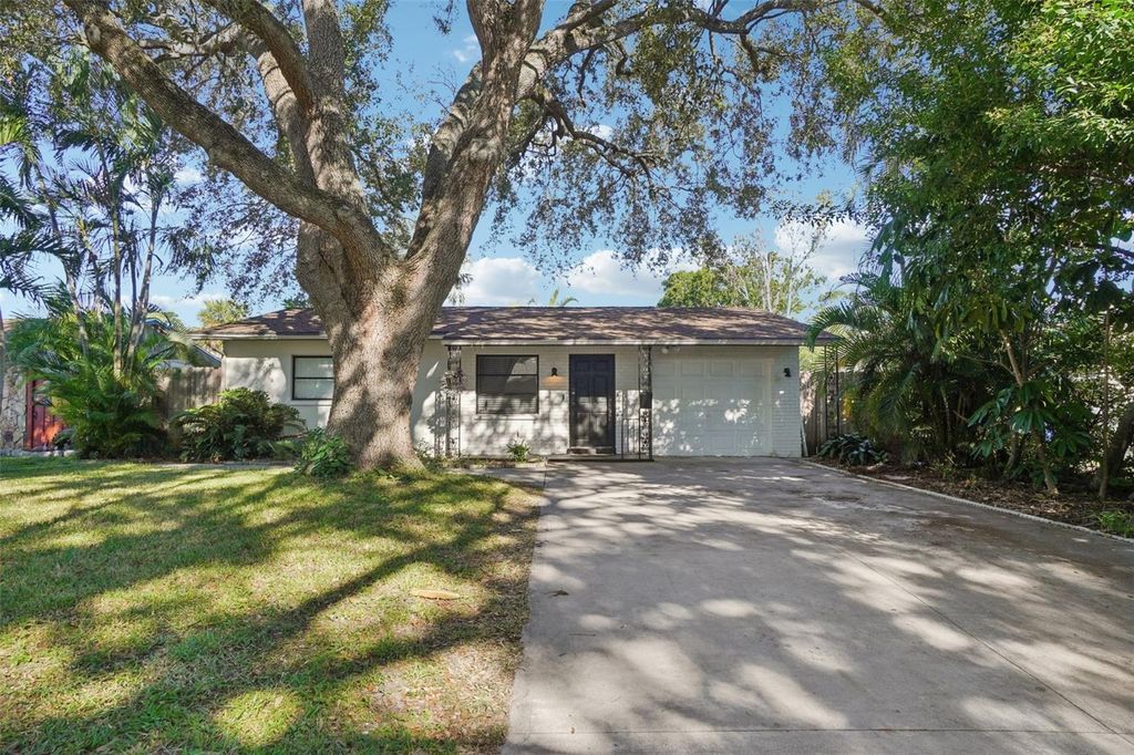 162 SE LINCOLN CIRCLE N, St Petersburg, FL 33703