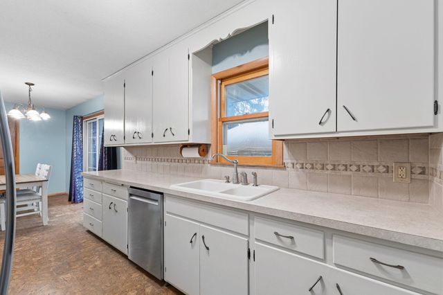 11220 Ridgemount Avenue W, Plymouth, MN 55441