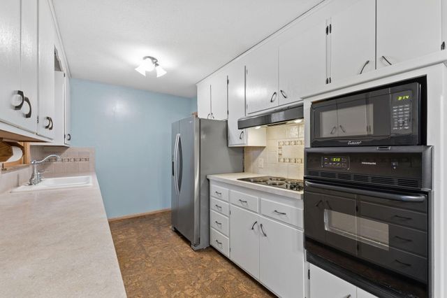 11220 Ridgemount Avenue W, Plymouth, MN 55441