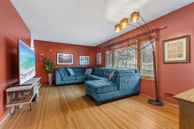 11220 Ridgemount Avenue W, Plymouth, MN 55441