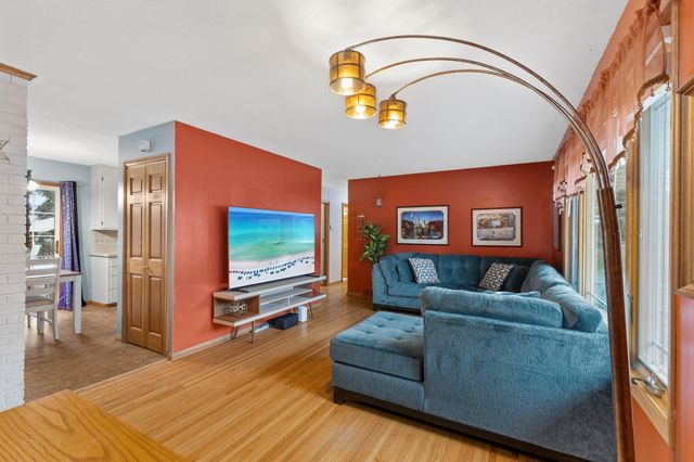 11220 Ridgemount Avenue W, Plymouth, MN 55441