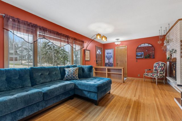 11220 Ridgemount Avenue W, Plymouth, MN 55441