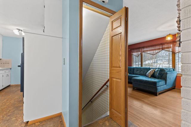 11220 Ridgemount Avenue W, Plymouth, MN 55441