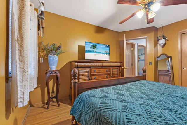 11220 Ridgemount Avenue W, Plymouth, MN 55441