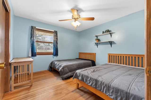 11220 Ridgemount Avenue W, Plymouth, MN 55441