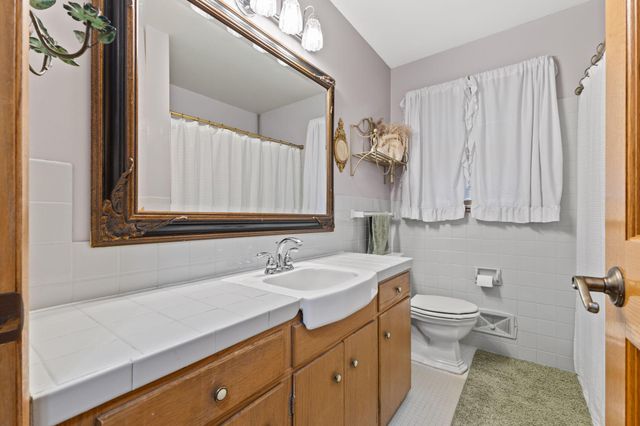 11220 Ridgemount Avenue W, Plymouth, MN 55441