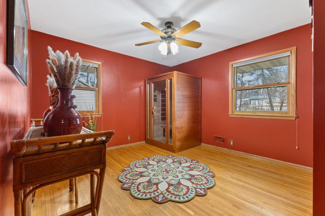 11220 Ridgemount Avenue W, Plymouth, MN 55441