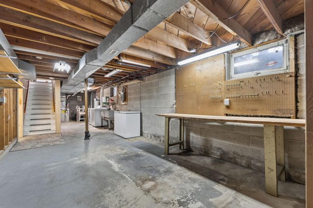 11220 Ridgemount Avenue W, Plymouth, MN 55441