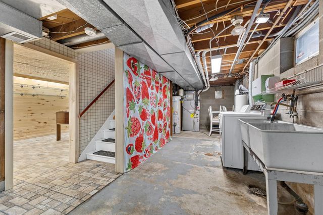 11220 Ridgemount Avenue W, Plymouth, MN 55441