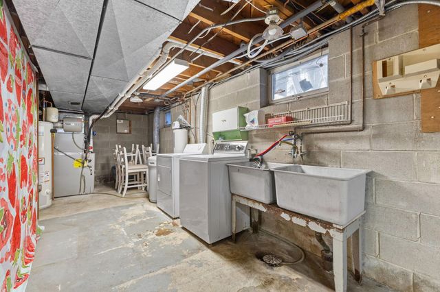 11220 Ridgemount Avenue W, Plymouth, MN 55441