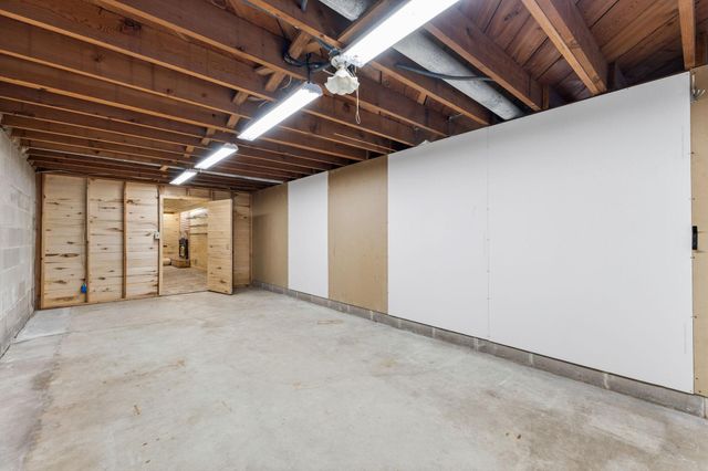 11220 Ridgemount Avenue W, Plymouth, MN 55441