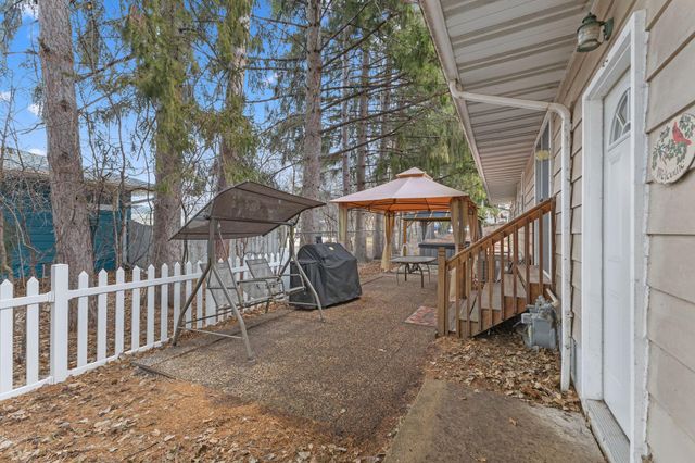 11220 Ridgemount Avenue W, Plymouth, MN 55441