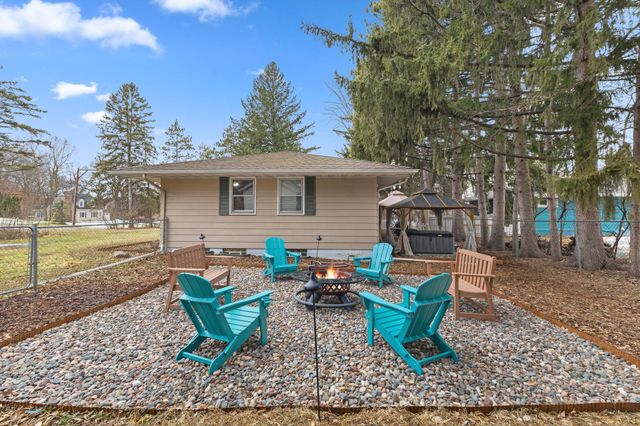 11220 Ridgemount Avenue W, Plymouth, MN 55441