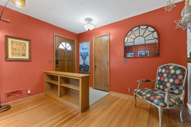 11220 Ridgemount Avenue W, Plymouth, MN 55441