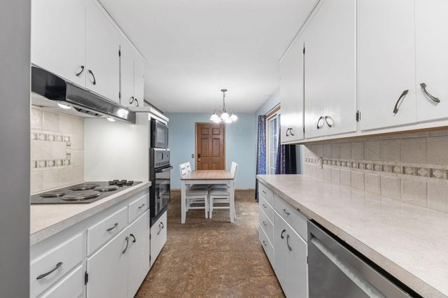 11220 Ridgemount Avenue W, Plymouth, MN 55441