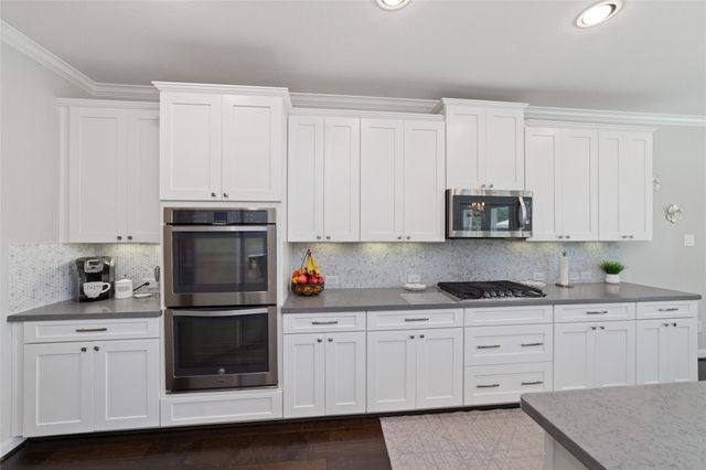 12043 Tree Top Hills Lane, Tomball, TX 77377