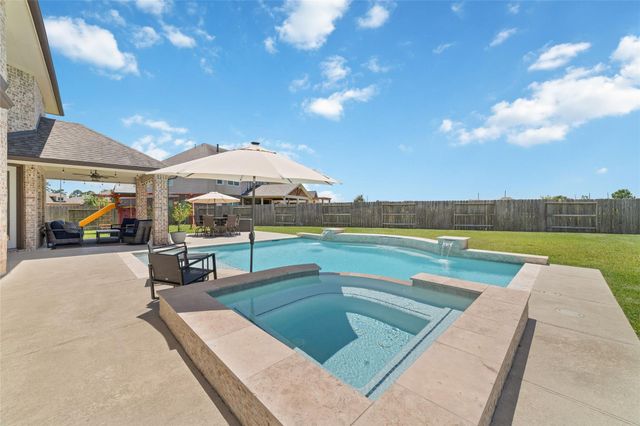 12043 Tree Top Hills Lane, Tomball, TX 77377