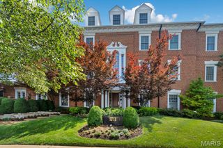 23 Topton Way 2B, Clayton, MO 63105